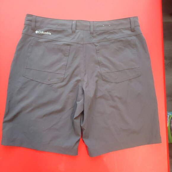 Columbia Omni-wick short relaxed fit grey men's size 36 - Picture 2 of 9